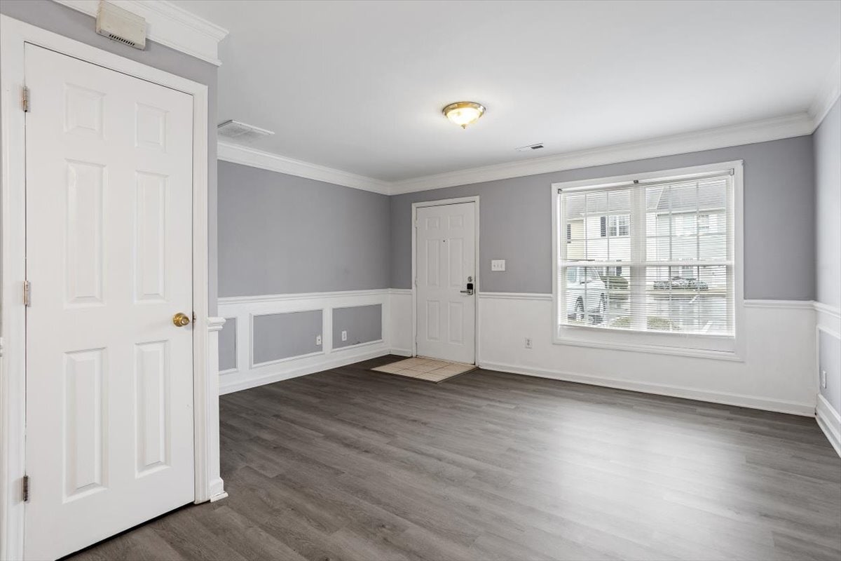 Building Photo - 17 Cheltenham Dr