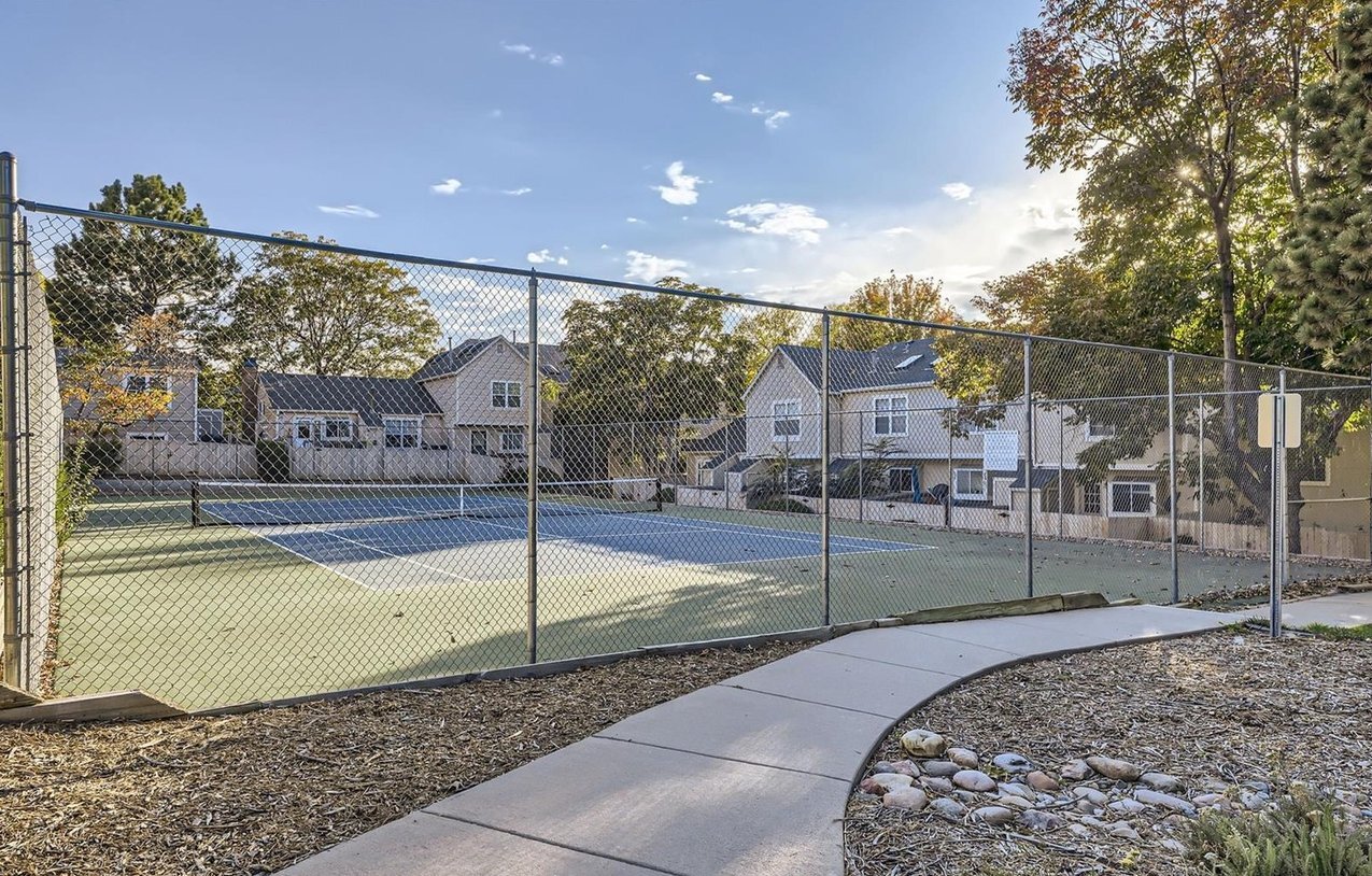 Building Photo - 1192 S Zeno Way