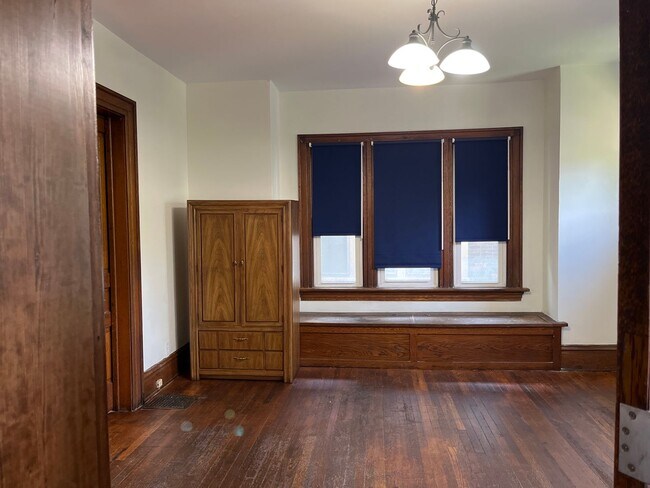 Building Photo - 50 E Northwood Ave