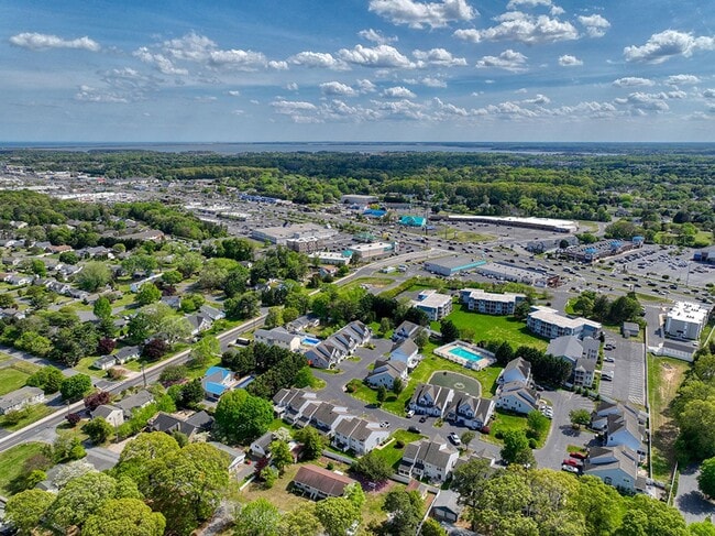 Building Photo - Year-round rental - 4 br 2.5 ba Twin Home in Seabright Village – East of Route 1