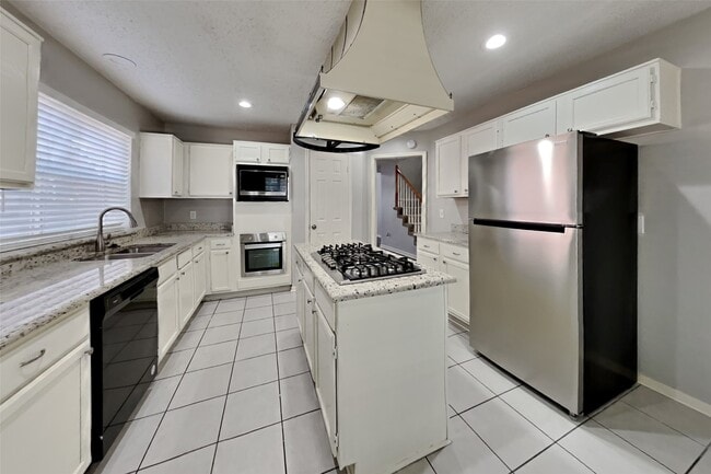 Building Photo - 8823 Stoney Bend Dr