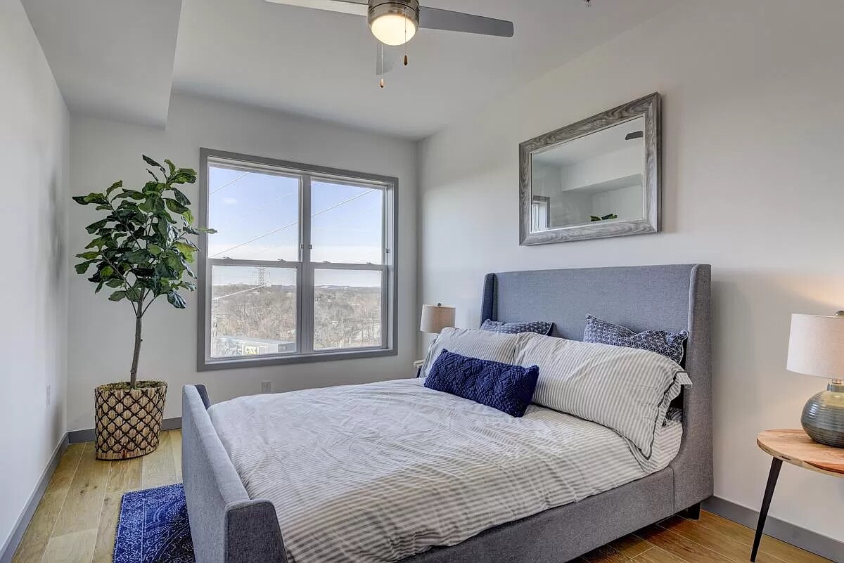 Master Bedroom - 400 Herron Dr