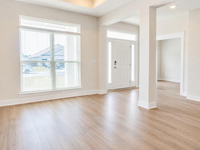 Building Photo - 6242 Jenks Dr
