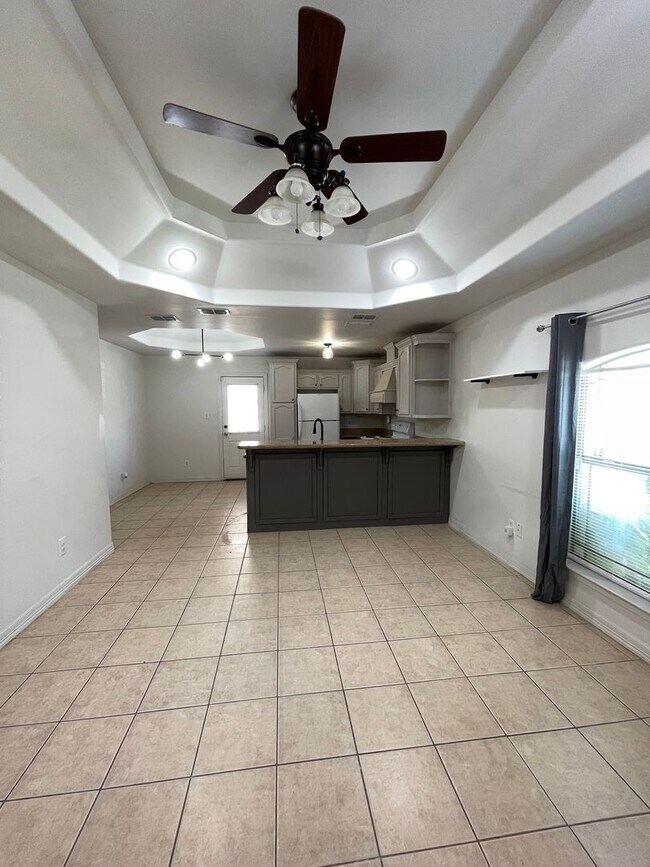 Building Photo - 1208 S Diplomat Dr