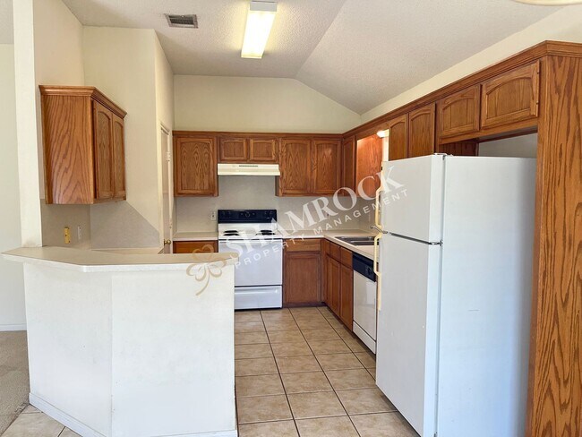 Building Photo - 3/2 Duplex near Hewitt Post Office