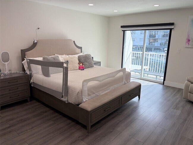 Building Photo - 3690 NE 167th St