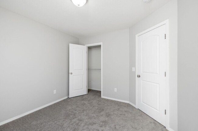 Building Photo - 4 Bedroom Home in Willard School Districts