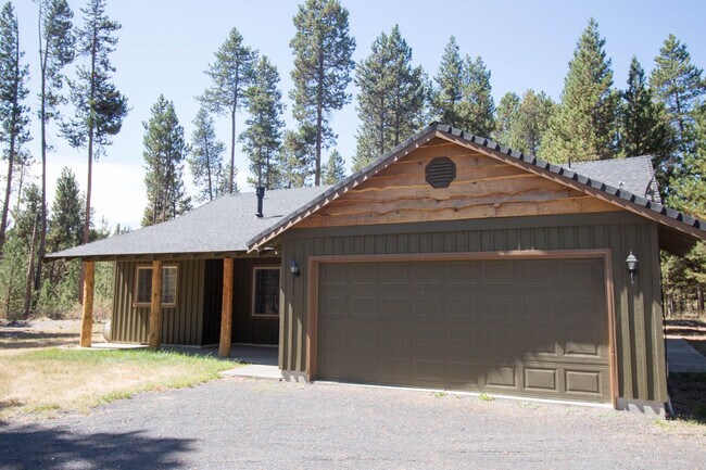 Building Photo - Fall Special - $500.00 off first full mont...