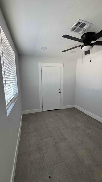 Building Photo - 3837 W Lincoln St