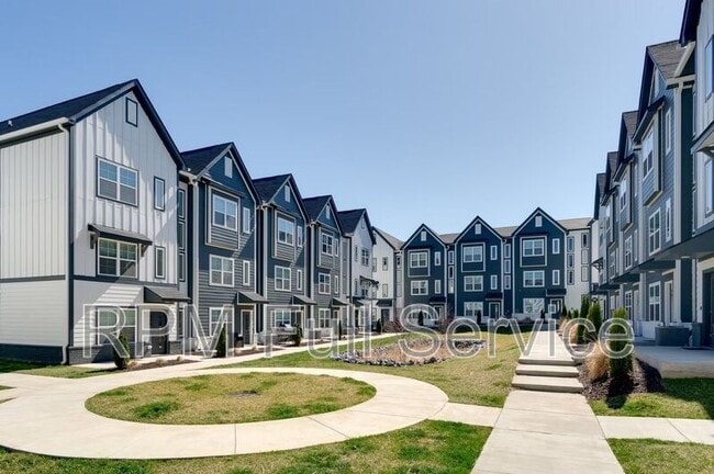 Building Photo - 706 N Dupont Ave