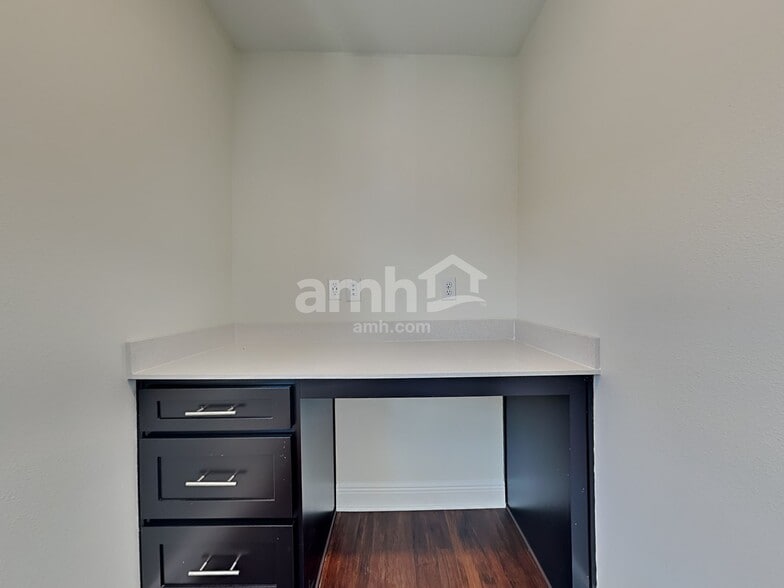 Building Photo - 27462 St Andrews Ave