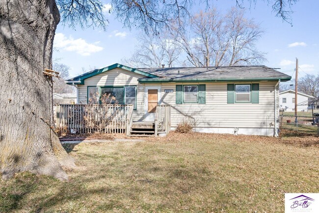Building Photo - 204 Shamrock Rd
