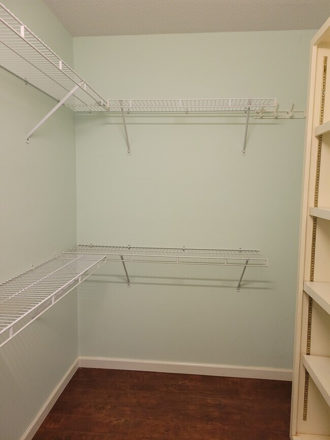 Building Photo - 71 Crest Cir