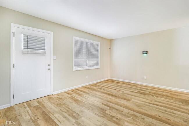 Building Photo - 8775 Lee Rd