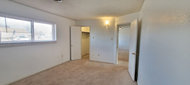 Building Photo - re1417