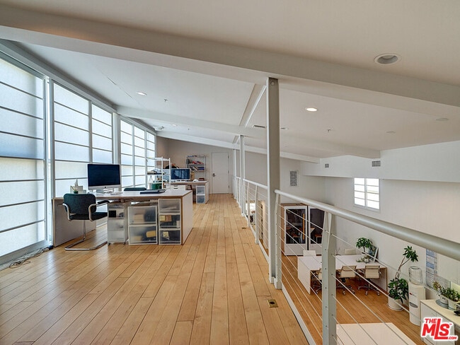 Building Photo - 2100 Abbot Kinney Blvd