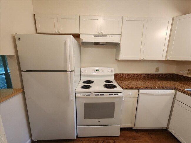Building Photo - 208 NE 7th Pl