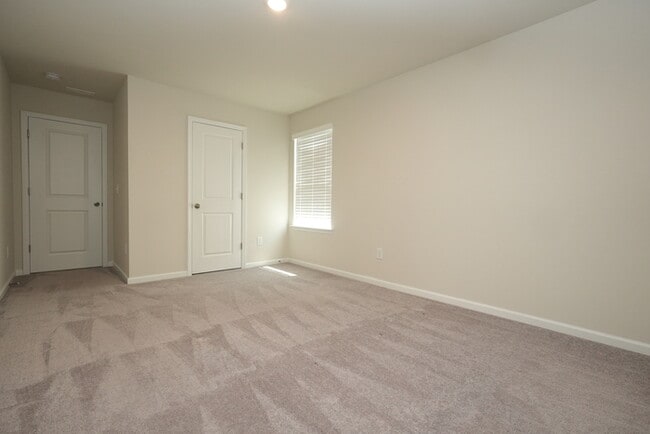 Building Photo - Spacious 4-Bedroom Home with Modern Comforts