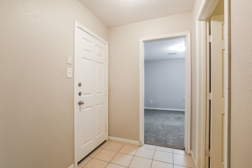 Building Photo - 21519 Kings Bend Dr