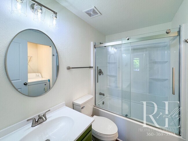 Building Photo - Newly Renovated Charmer in the Heart of Ma...
