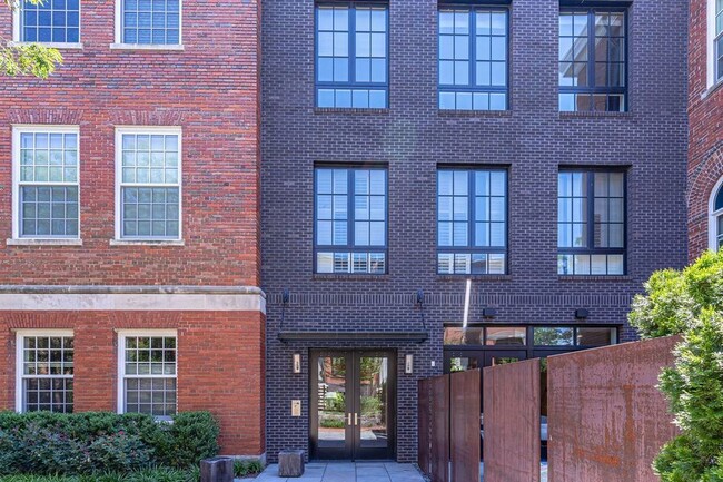 Building Photo - Stunning Capitol Hill One-Bedroom!