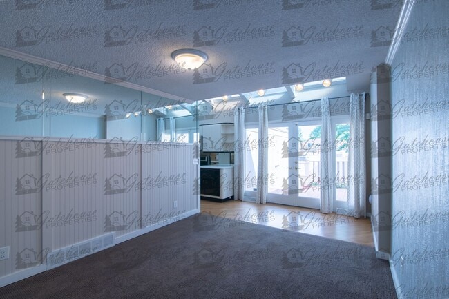 Building Photo - 3342 S Oneida Way