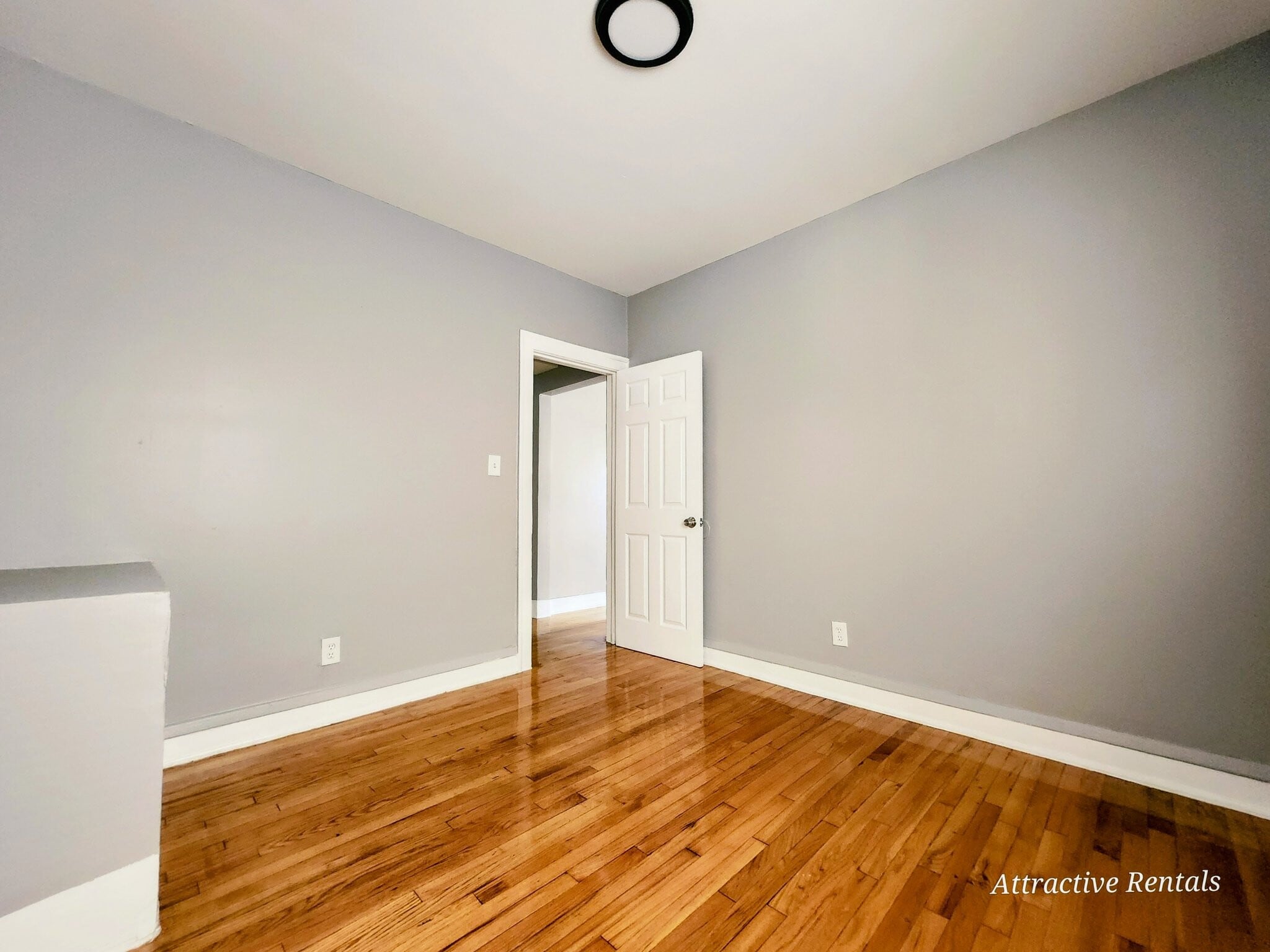 Building Photo - 1615 W 78th St