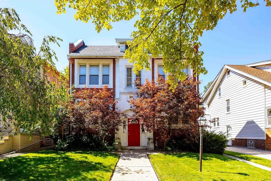 Building Photo - 1063 Beaconsfield Ave