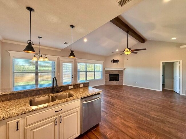 Building Photo - Beautiful 3-Bedroom, 2-Bath Home with Modern Upgrades