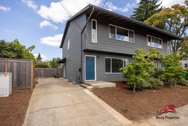 Building Photo - 6721 NE Klickitat St