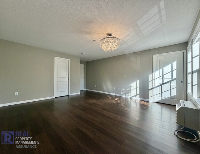 Building Photo - Spacious 1 Bed / 1.5 Bath Condo in Desirable Sherwood