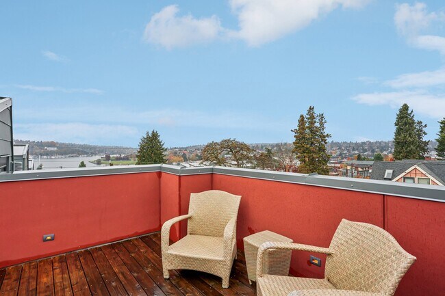 Building Photo - 256 E Roanoke St