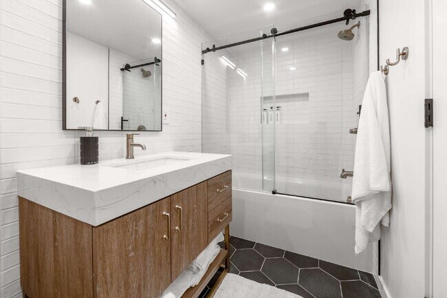 Building Photo - Modern Luxury Rental with Unobstructed Fla...