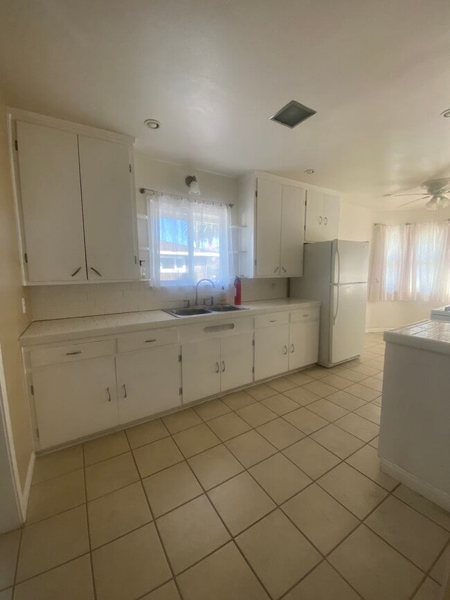 Building Photo - 409 E Puente St