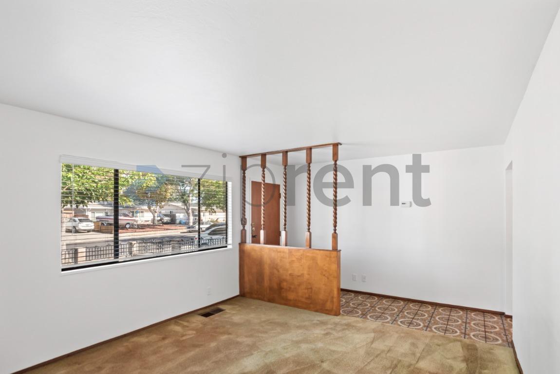 Building Photo - Unit