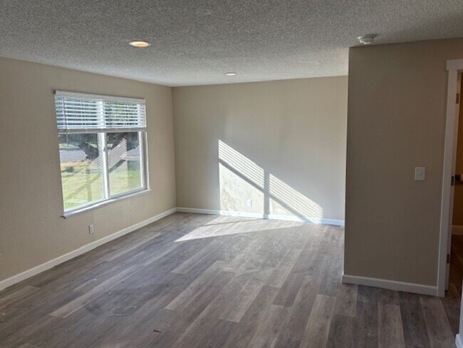 Building Photo - 62970 Florence Dr