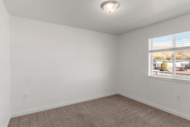 Building Photo - Beautiful, brand new 3 bed apartment in Pocatello!