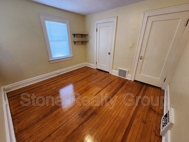 Building Photo - 127 Monterey Ave