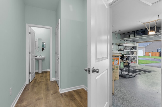 Building Photo - 1011 Yellowwood Aly