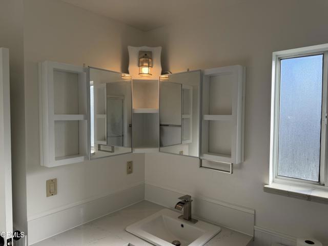 Building Photo - 826 Camelia Dr