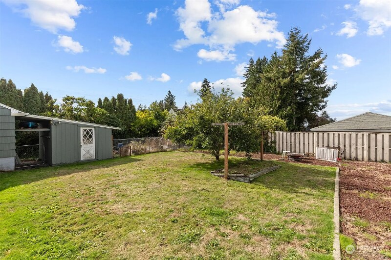 Building Photo - 2504 Bridgeport Way W