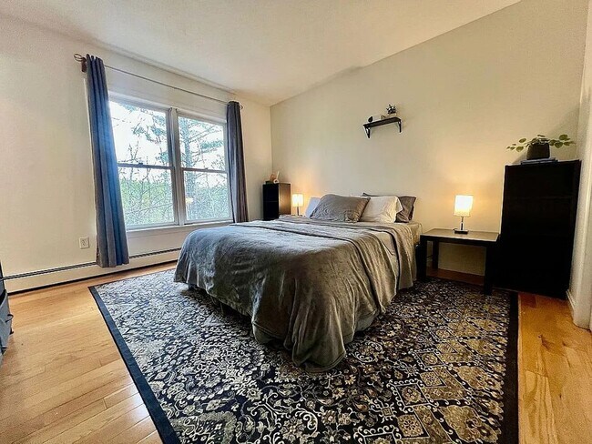 Building Photo - Spacious 3-Bedroom Condo in Lebanon, NH
