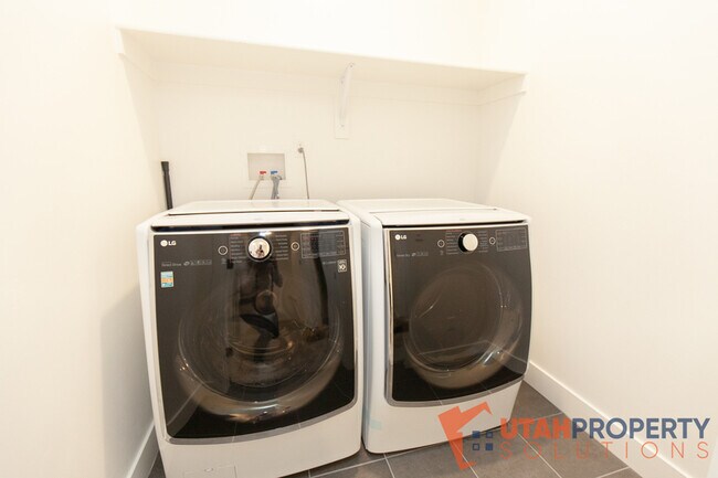 Building Photo - 468 S 700 W