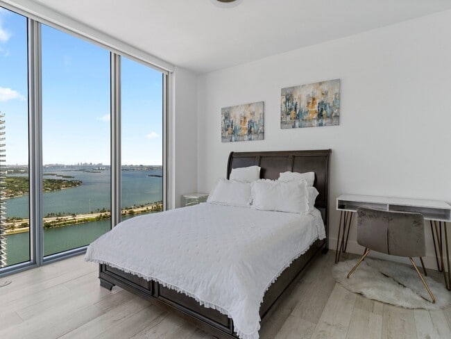 Building Photo - 2900 NE 7th Ave