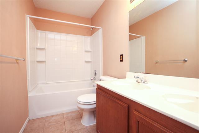 Building Photo - 1200 Willow Tree Dr