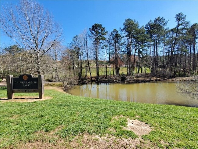 Building Photo - 747 Calvin Pk Dr