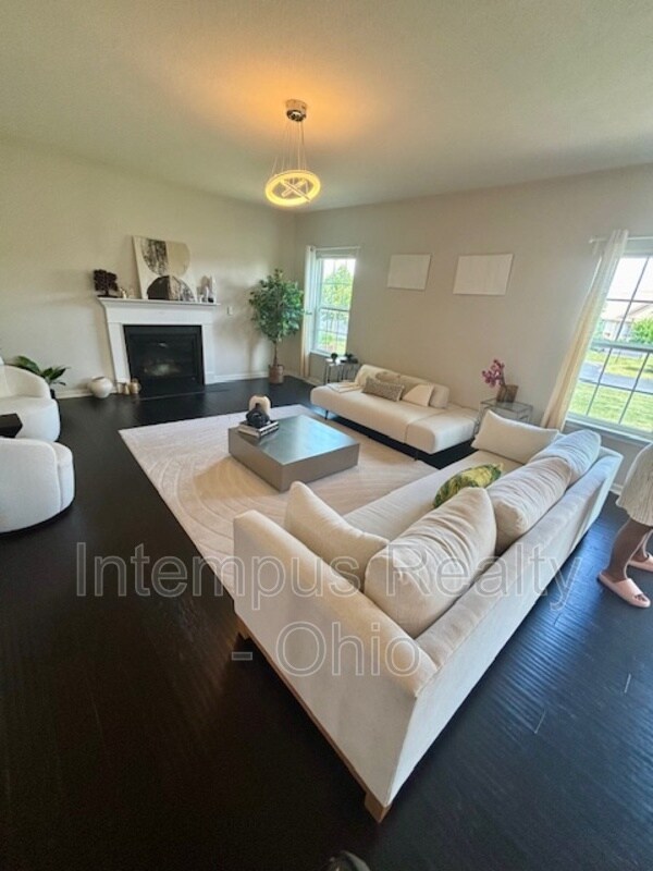 Building Photo - 6123 Brandon Dr