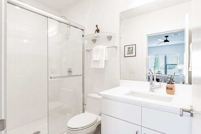 Building Photo - 1128 Chicon St