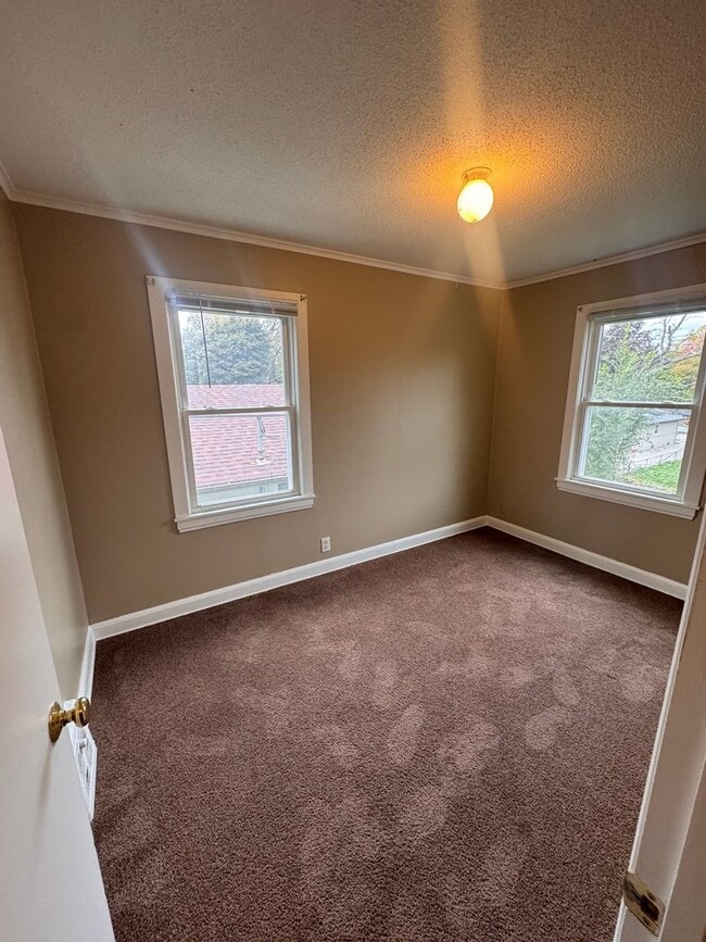 Building Photo - 1643 5th St E