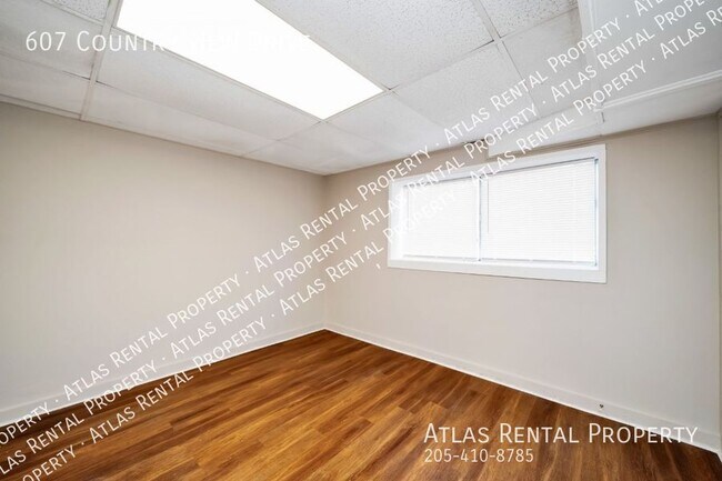 Building Photo - 607 Country View Dr NE